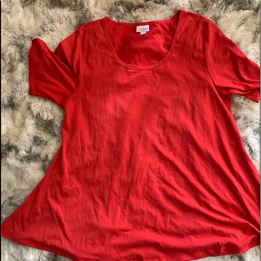 Lady in Red 👚!